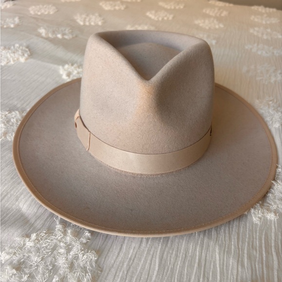 GIGI PIP Tan and Black Hat - Picture 5 of 7